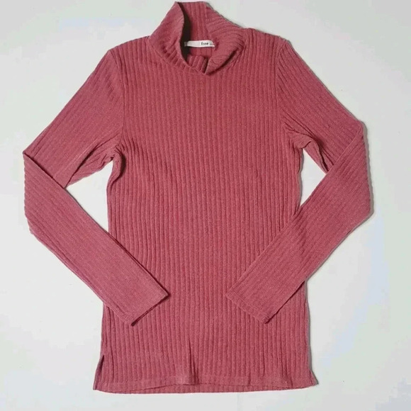 Wilfred Tops - Aritzia Wilfred Free Knit Long Sleeve MockNeck Rib 3D knit Blouse Rasberry  Sz L